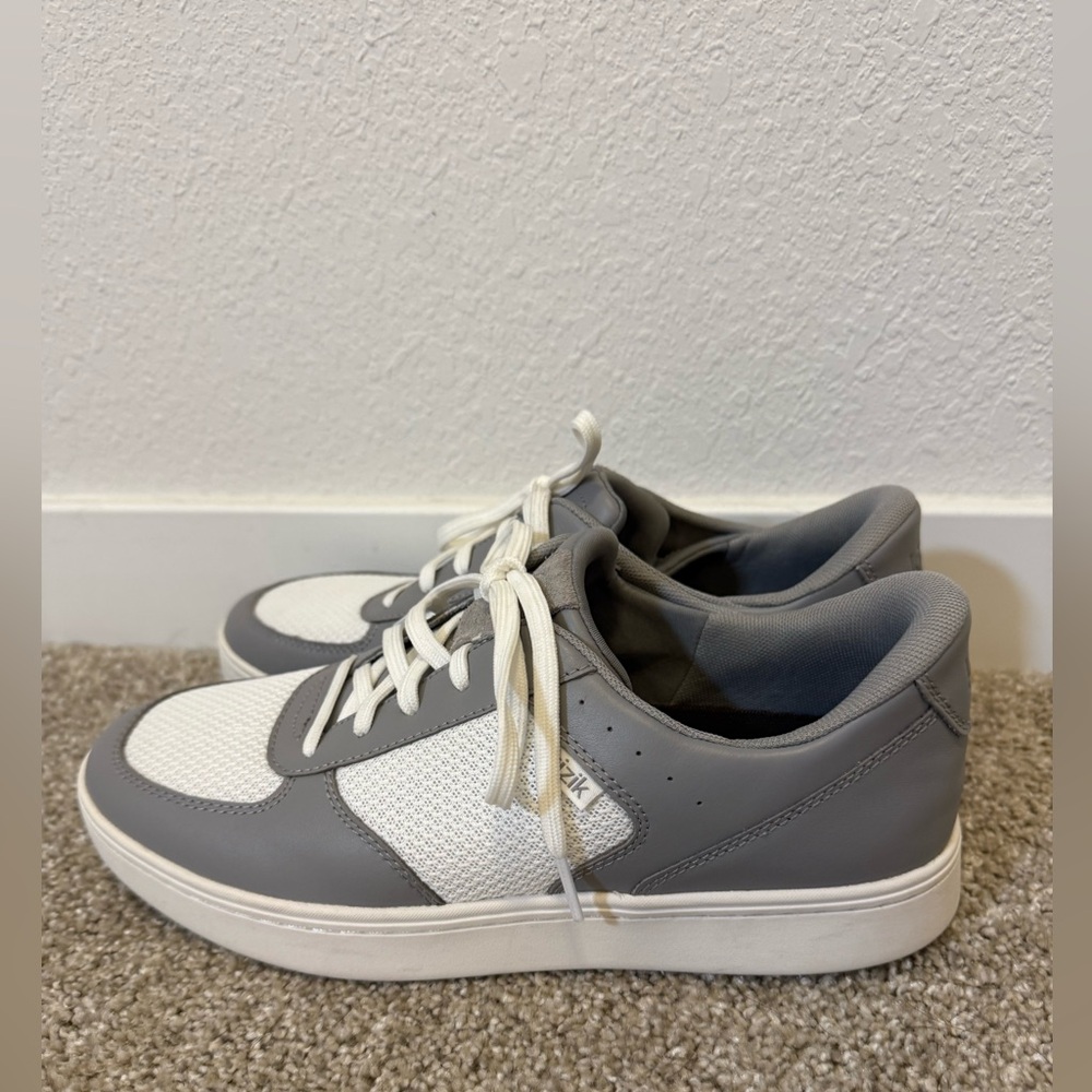 Kizik Men's Oslo Sneaker White and Grey 9‎